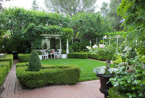 A Colonial Williamsburg Garden